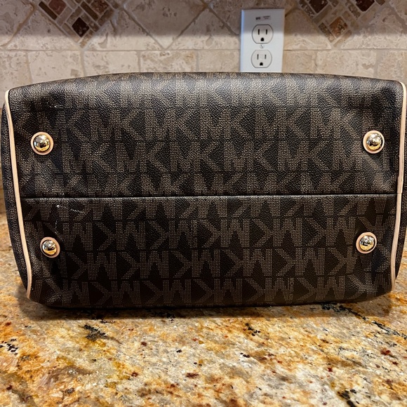 Michael Kors Greyson Large Handbag - Picture 10 of 13